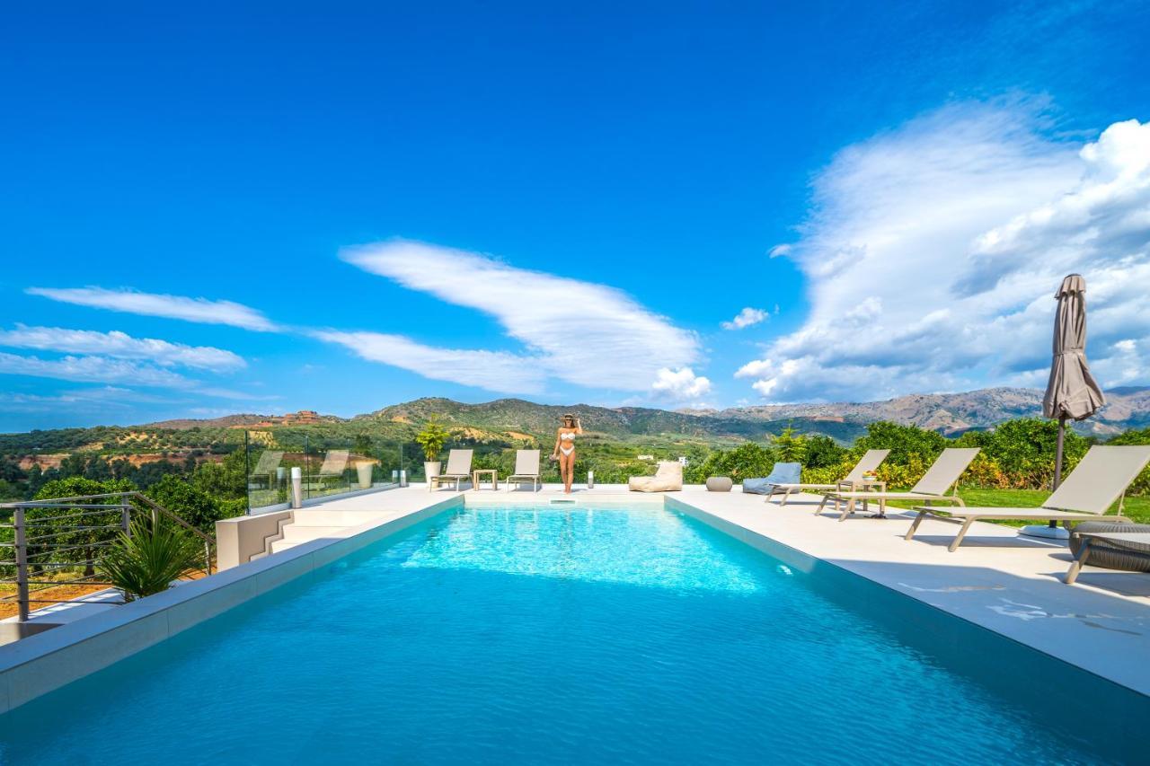 Vila Florentina ✩ Private Pool ✩ Bbq ✩ 7 Guests Alikianos