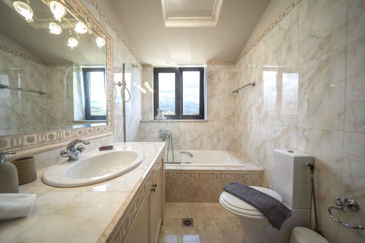 Villa Florentina ✩ Private Pool ✩ Bbq ✩ 7 Guests Alikianos