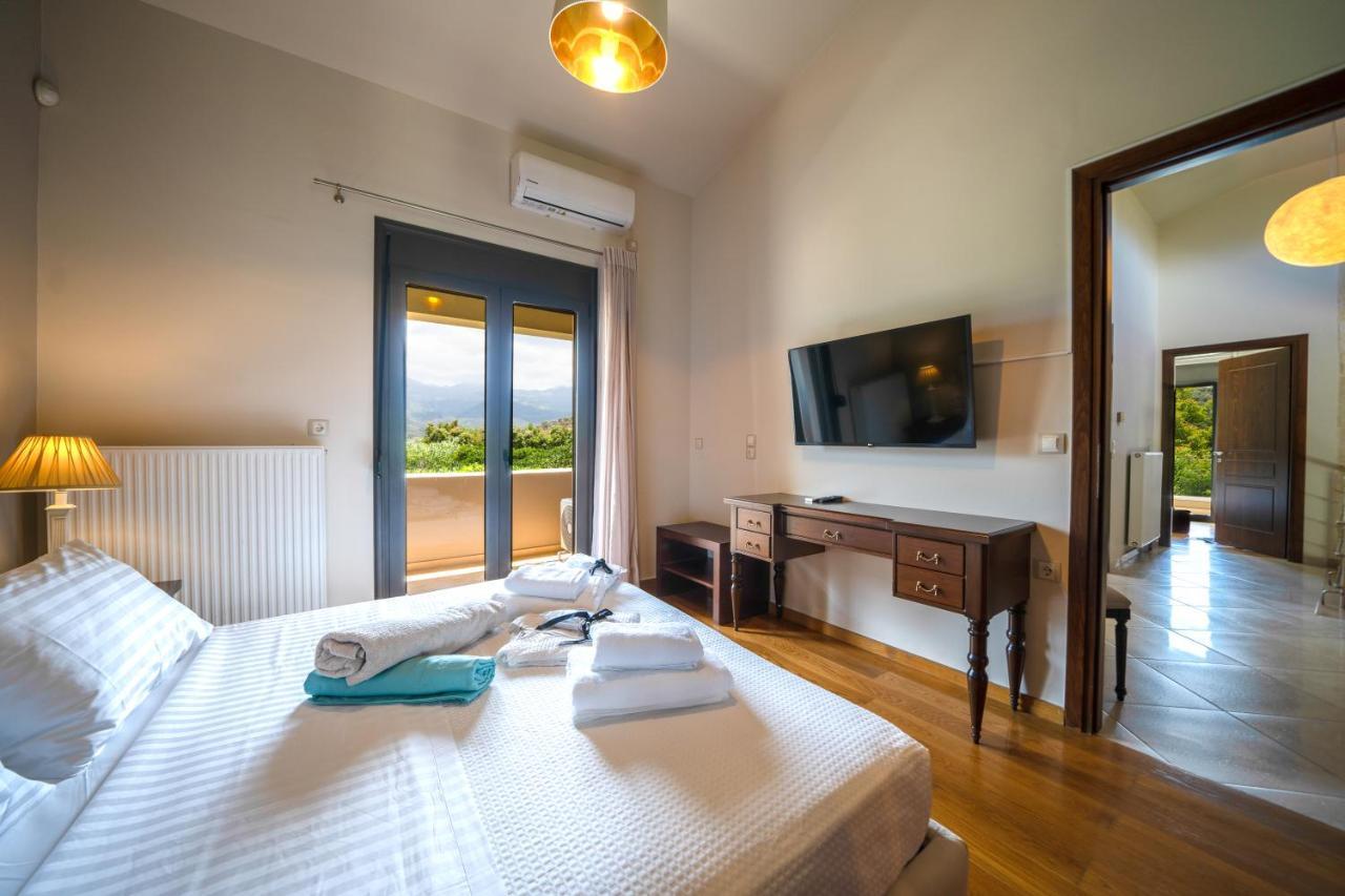 Villa Florentina ✩ Private Pool ✩ Bbq ✩ 7 Guests Alikianos